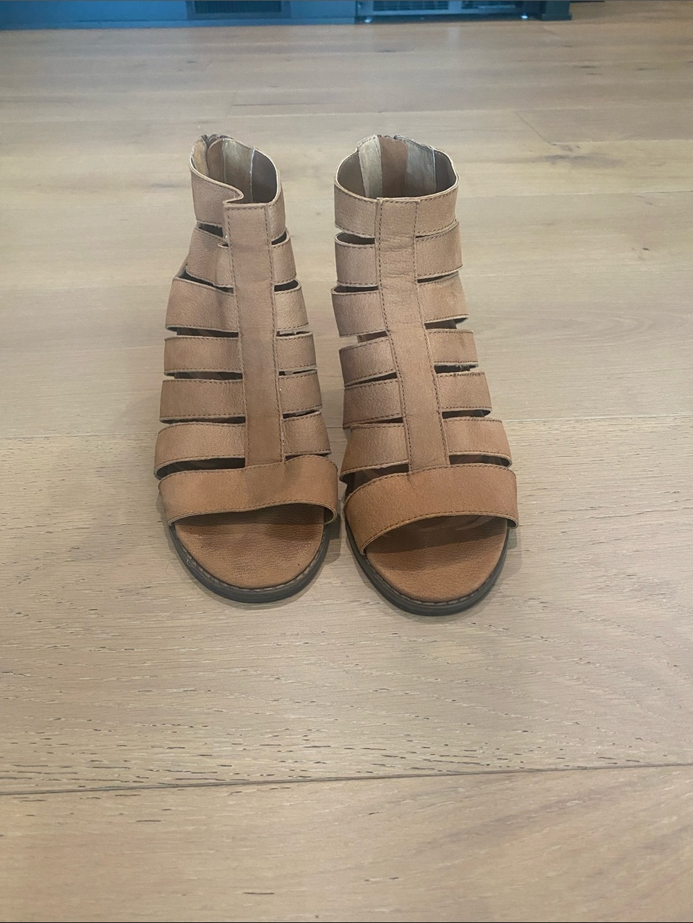 Vionic Tan Strappy Open-Toe Cage Sandals
